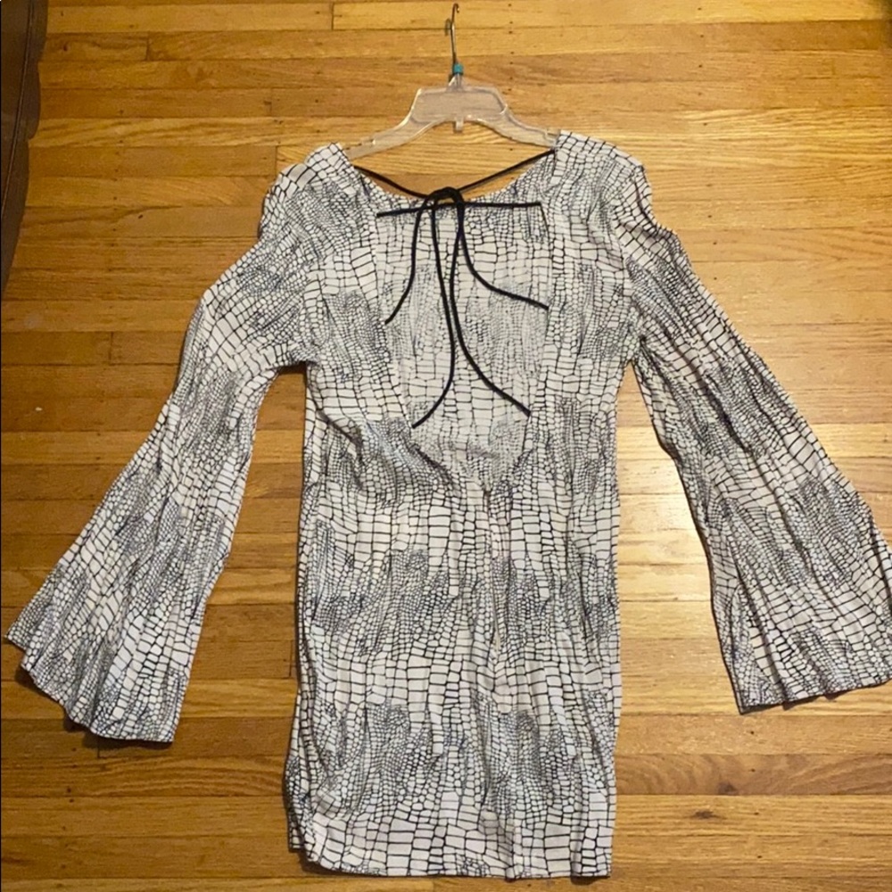 SARCA Open Back Dress - Picture 2 of 4